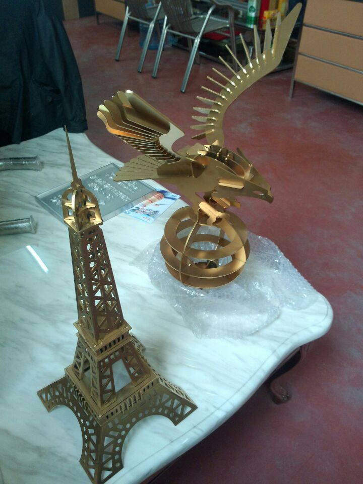 不銹鋼工藝品 老鷹與鐵塔的金屬藝術之美